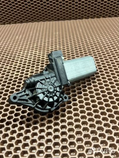 Моторчик регулировки высоты сиденья передний