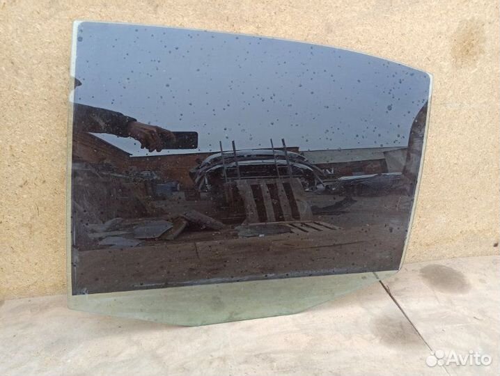 Стекло заднее левое Skoda Octavia A4 2000-2011