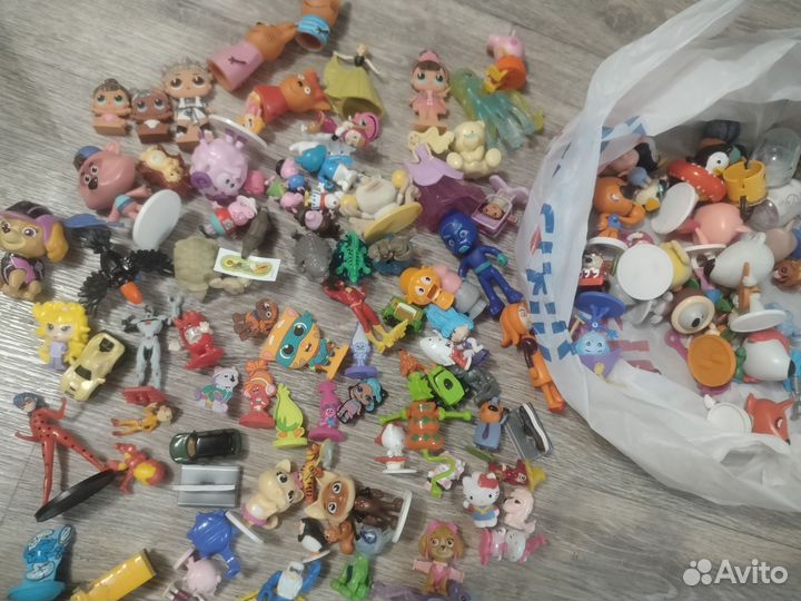 Игрушки из киндера пакетом