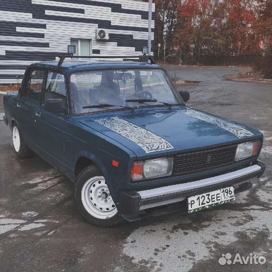 Роспись каллиграфией автомобиля, стен, холстов