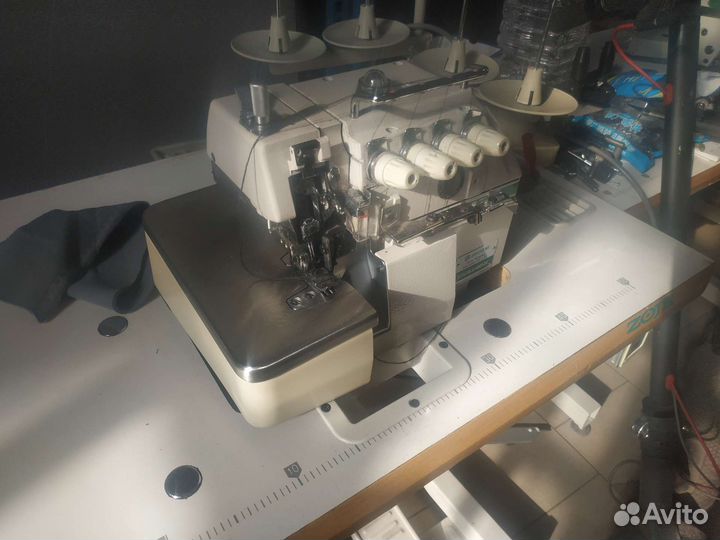 Оверлок четырехниточный Zoje