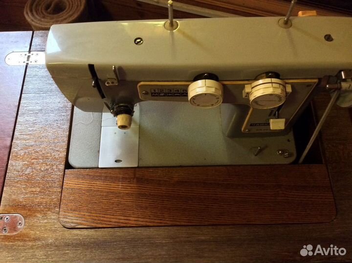 Швейная машина Чайка