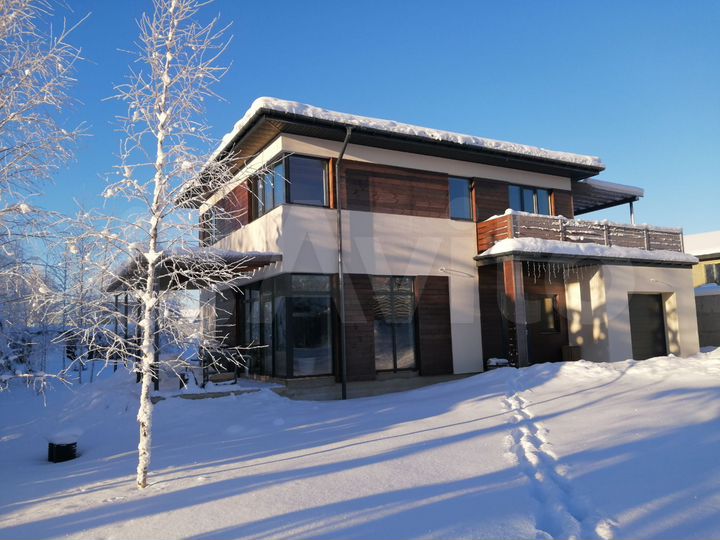 Коттедж 220 м² на участке 12 сот.