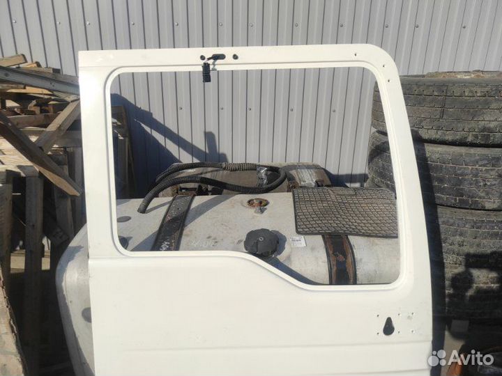 Дверь боковая правая Man Tgs