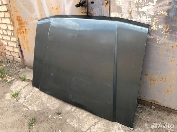 Капот на Mitsubishi Pajero 1 поколения