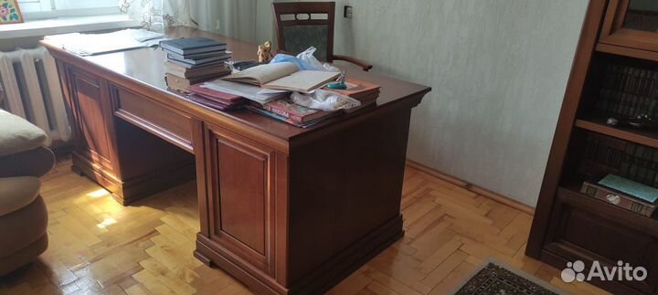 Мебель для кабинета (стул, шкаф, стол)