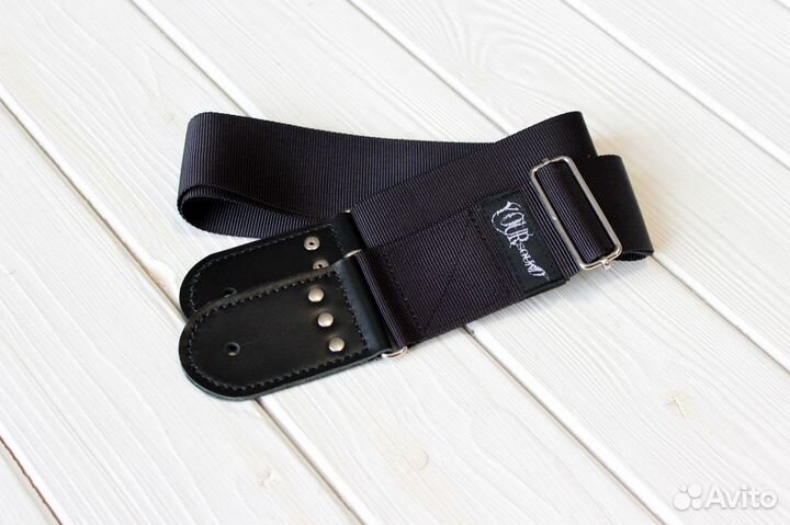 Чёрный гитарный ремень, ручная работа