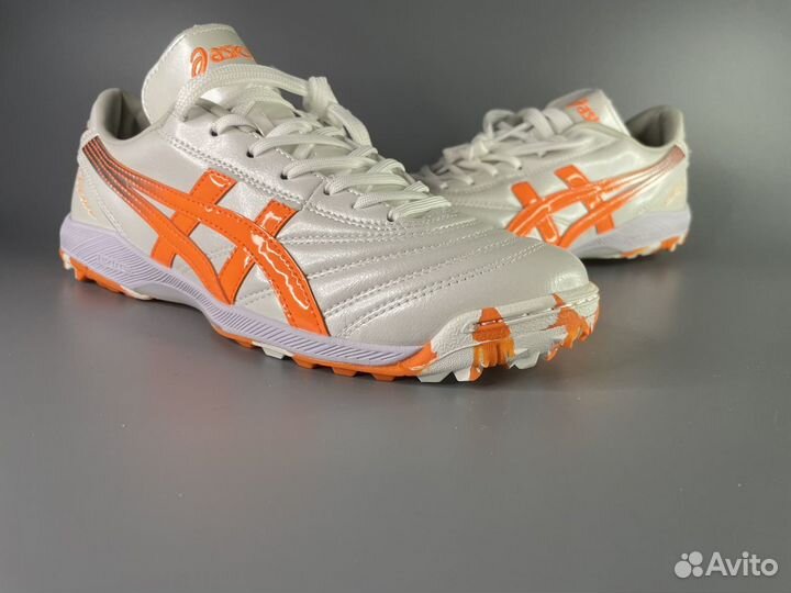 Футбольные шиповки asics