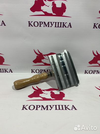 Щетка Скребница для лошадей мелкозубчатая