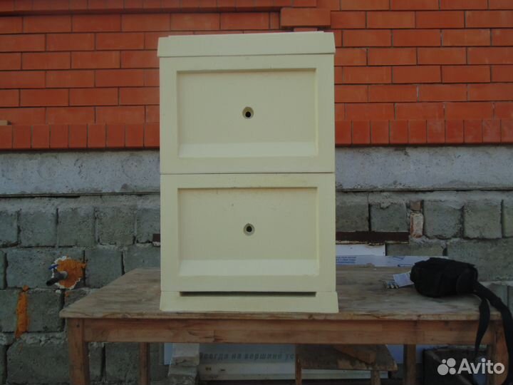 Ульи из ппу 8и 10 рамок.плотность-150 кг/М3