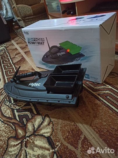 Прикормочный кораблик для рыбалки