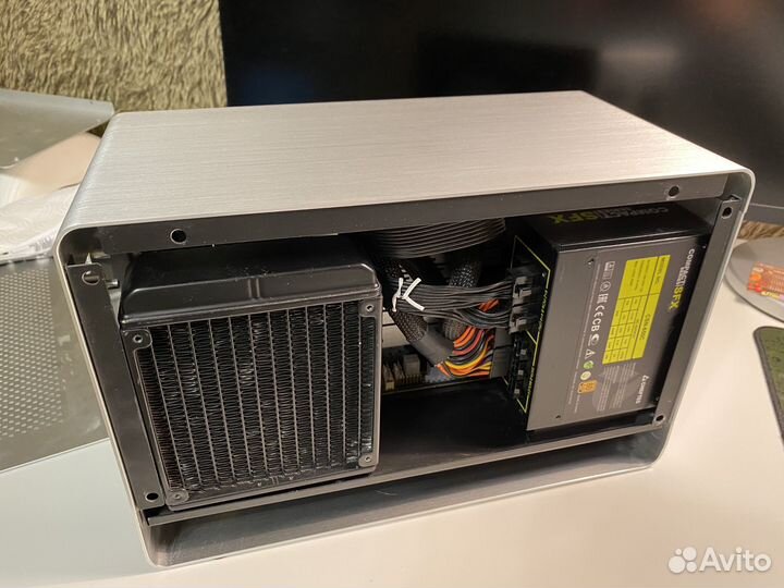 Egpu Mantiz Venus + vega 64 Liquid 8GB