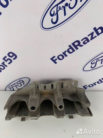 Кронштейн впускного коллектора Nissan Almera G15