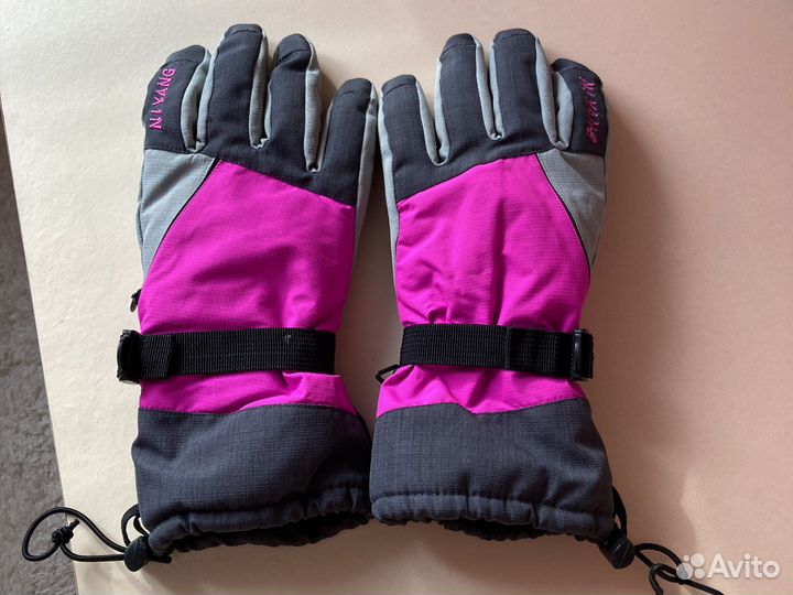 Горнолыжные перчатки женские