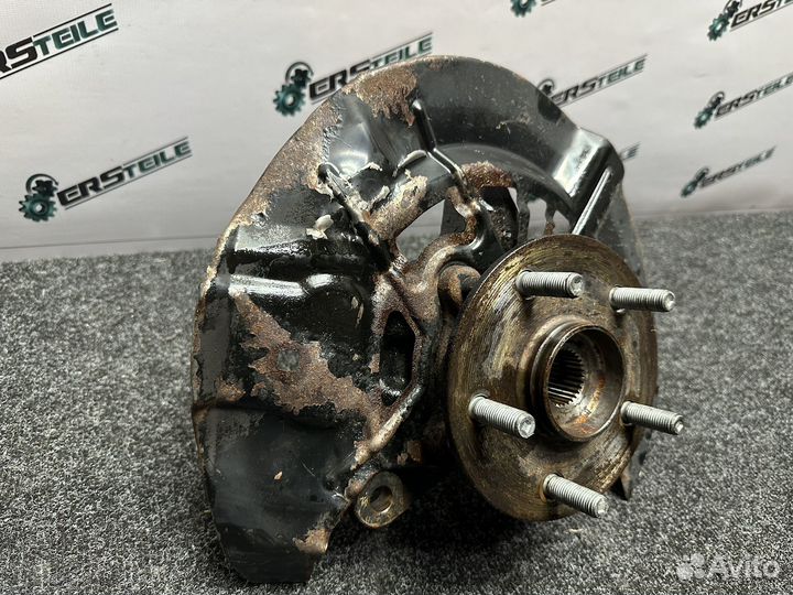 Поворотный кулак передний правый Lexus RX4