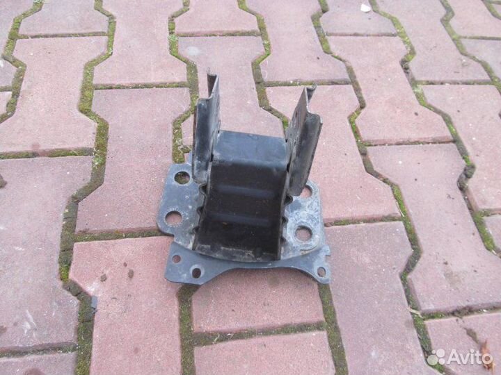 Кронштейн переднего бампера Audi A3 8P 2004-2013