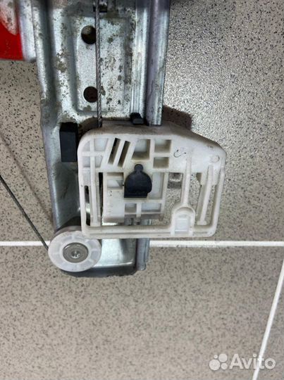 Стеклоподъемник задний правый Renault Megane II