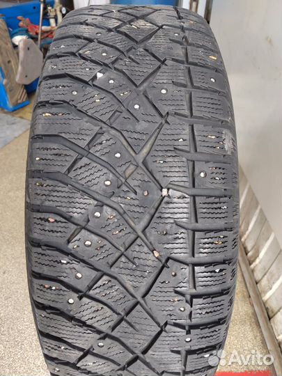 Nitto Therma Spike 235/65 R17