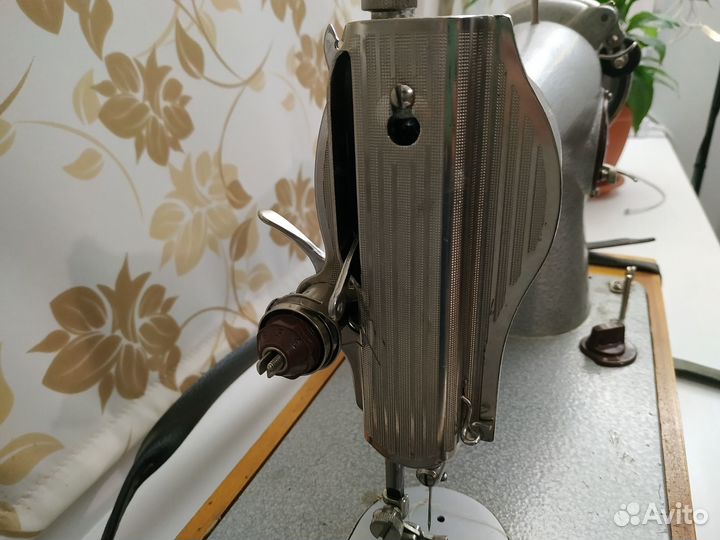 Швейная машинка (без электропривода)