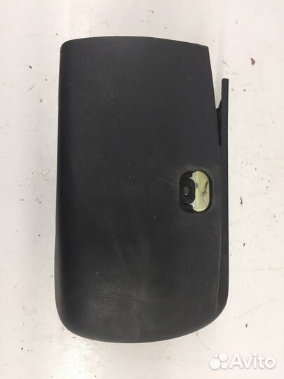 Обшивка рулевой колонки нижния (Volkswagen Passat)