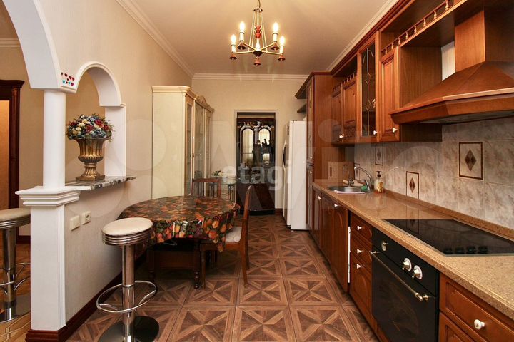 4-к. квартира, 188 м², 4/8 эт.