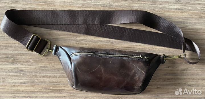 Кожаная сумка -бананка