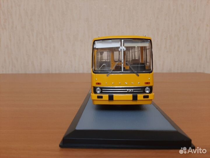 Масштабная модель Икарус 260.01 янтарный