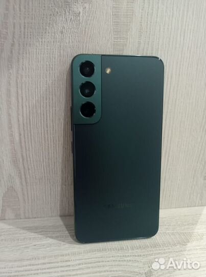 Samsung Galaxy S22, 8/256 ГБ