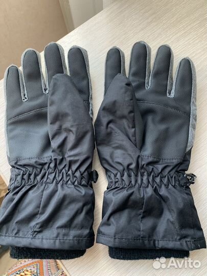 Продам зимние перчаки на мальчика