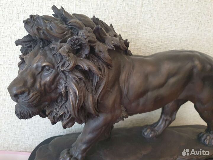 Статуэтка Лев
