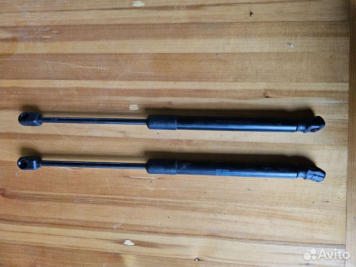 Амортизаторы крышки багажника VW passat B6