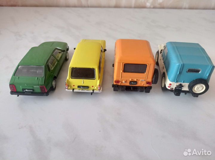 Модель автомобилей Москвичи и ижи