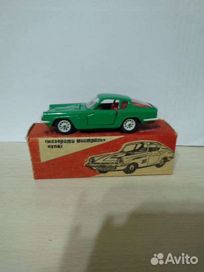 Модель автомобиля 1:43