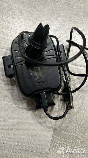 Автомобильный держатель с зарядкой Baseus