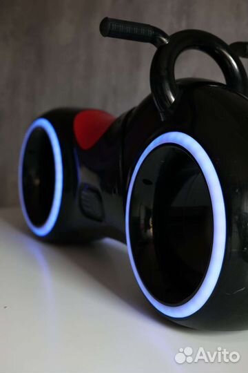 Беговел tron bike