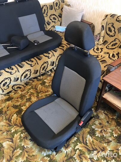 Комлект кресел VW Polo sedan trendline