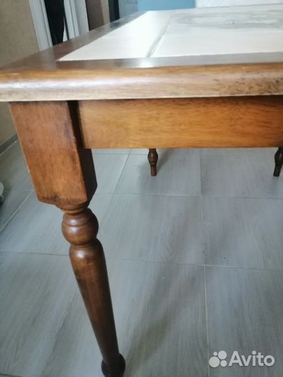 Стол обеденный из массива