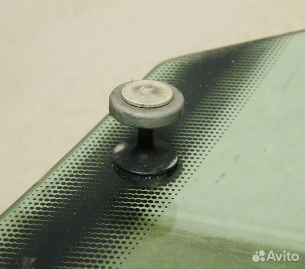 Стекло двери передней правой Audi 80 B3