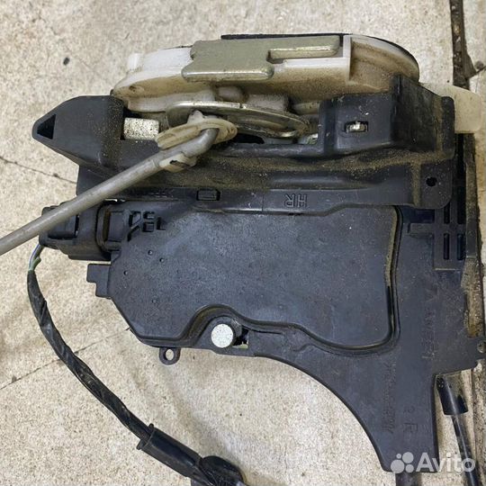 Замок двери задней правой Mitsubishi Outlander XL