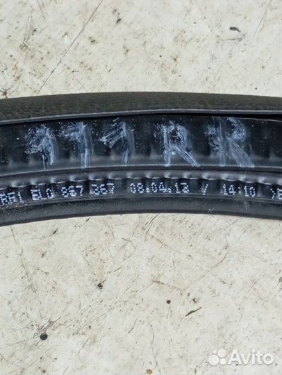 Уплотнитель двери задний правый Skoda Yeti 1.8 CDA