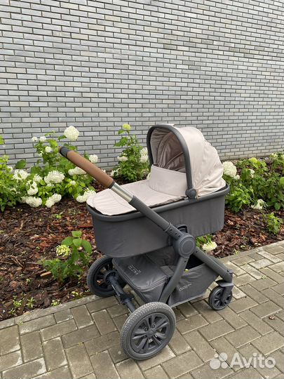 Коляска два в одном Happy Baby Mommer PRO