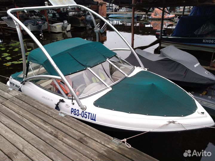 Катер Four Winns