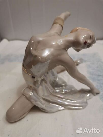 Фарфоровая статуэтка балерина