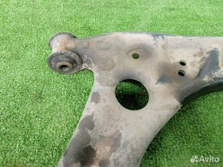 Рычаг подвески нижний передний правый Volkswagen