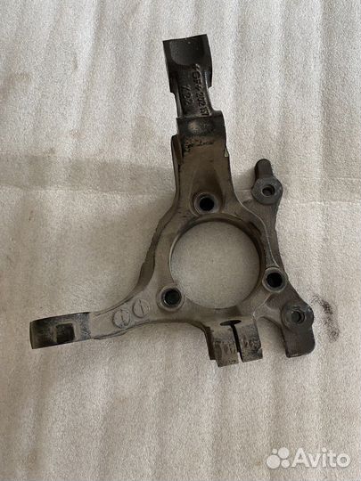 Кулак поворотный передний левый Opel