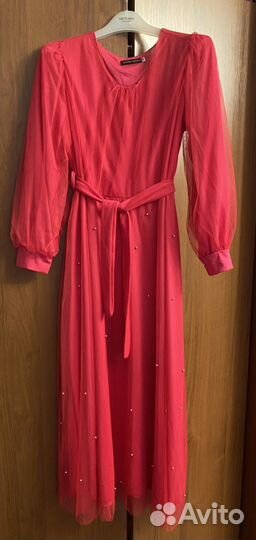 Платье малиновое 48 размер с бусинами