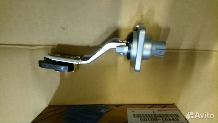 Датчик уровня масла в двигателе