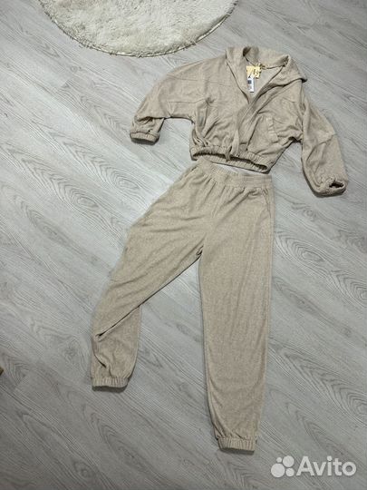 Спортивный костюм женский