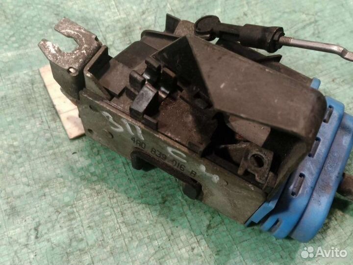 Замок двери задний правый Audi 100 C4