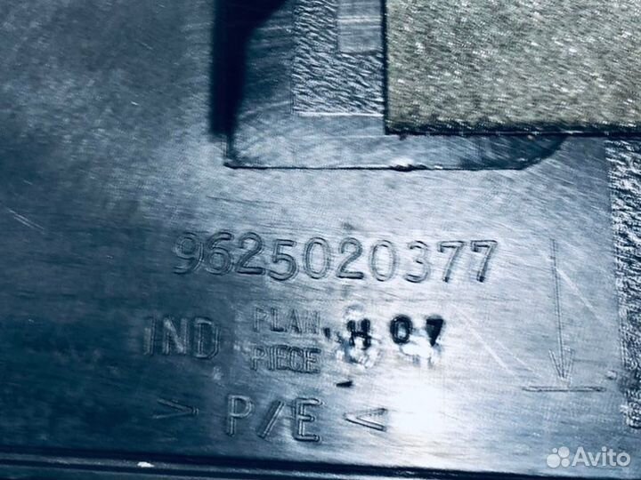 Обшивка стойки средней правая Peugeot 206 1.4 KFW